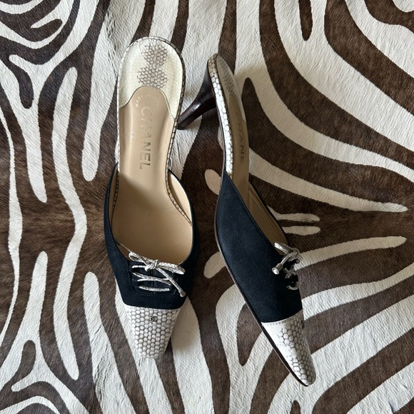 Vintage Chanel Pumps - Picture 4 of 7